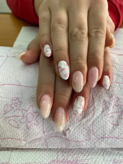 Bertie nails art
