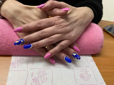 Bertie nails art