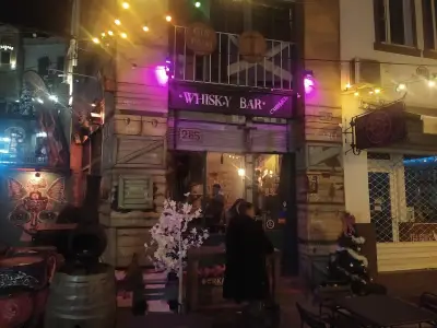 СандъкЪ Whisky & Gin bar