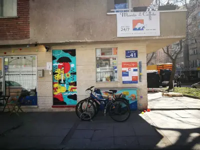 Морето енд Кафето