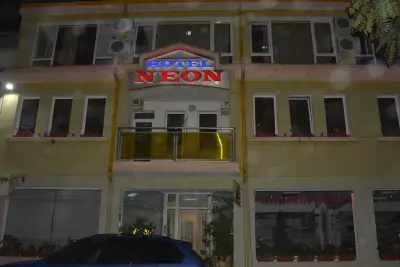 Неон Самостоятелни Стаи
