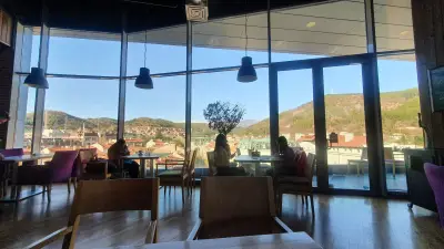 Frame Bar & Food
