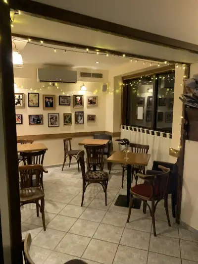 ROOTS est.1996 romantic pizzeria & social