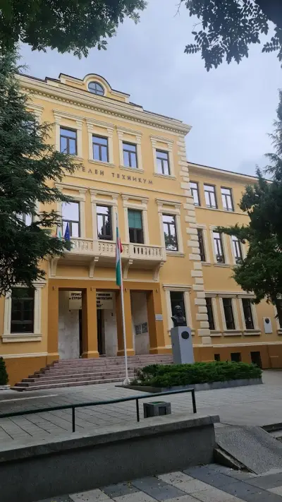 Професионална гимназия по строителство, архитектура и геодезия „Лубор Байер“