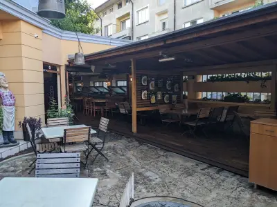 Uniqato Center - Hotel/Restaurant