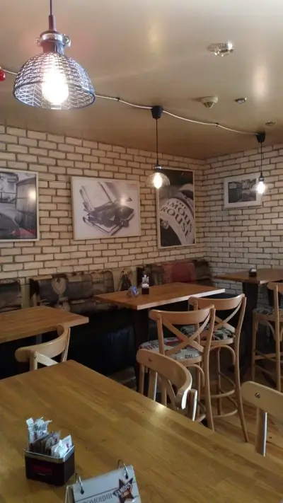 Bar Famous