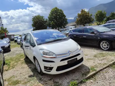 RENT A CAR from Ruse І Леки автомобили 4+1 и пътнически бусове 8+1под наем І Пътнически транспорт, медицински, багаж