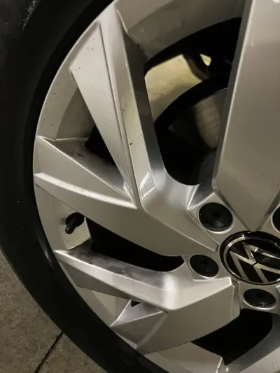 Автомивка Auto Bubbles и център за гуми