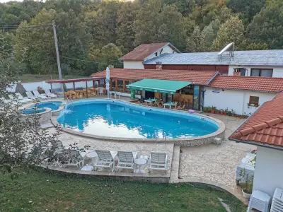 Хотелски Комплекс Край Реката
