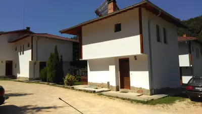 Хотелски Комплекс Край Реката
