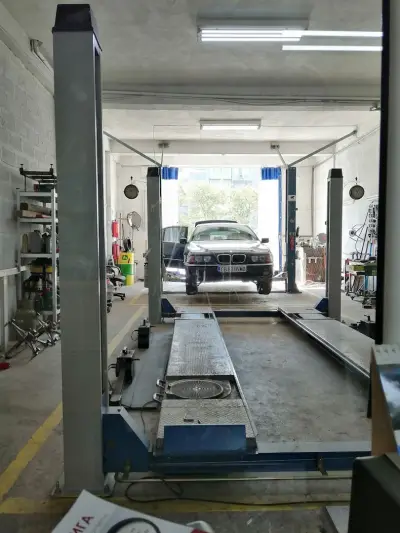 Автосервиз V12 Варна - Реглаж геометрия ходова част, ремонт, регулиране на фарове