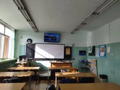 33 основно училище „Санкт Петербург“