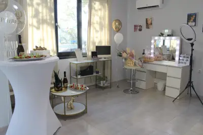 Kameliya Todorova - Mикроблейдинг и Професионален Грим / PhiBrows & Make up