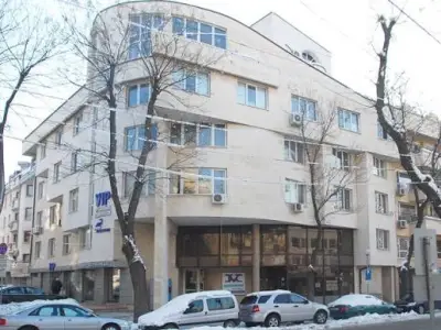 Др. Томислав Лазаревски Ортопед-Травматолог Dr. Tomislav Lazarevski Orthopaedic - Traumatologist