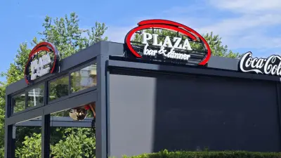 PLAZA Bar & Dinner