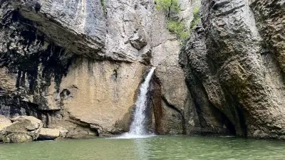 Водопад Момин скок