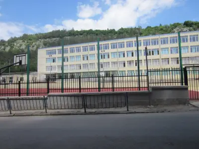 СРЕДНО ОБЩООБРАЗОВАТЕЛНО УЧИЛИЩЕ ВЛАДИМИР КОМАРОВ