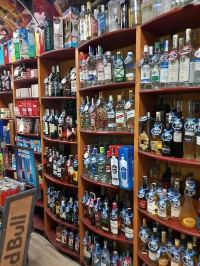 Tobacco Shop Първи петли Хали