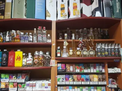 Tobacco Shop Първи петли Хали