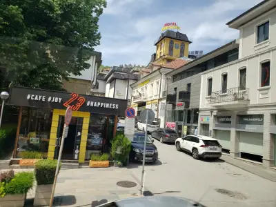 GARdeROBE Brand Outlet