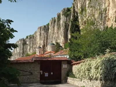 Патриаршески манастир „Света Троица“