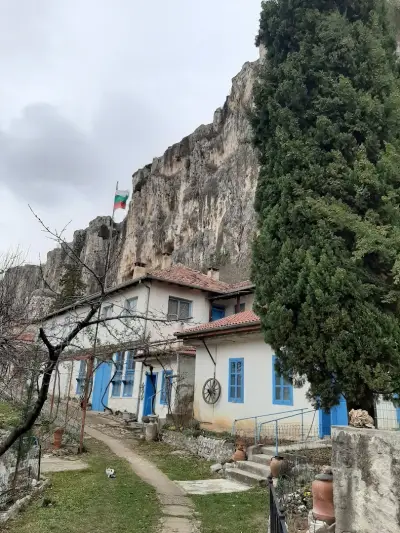 Патриаршески манастир „Света Троица“
