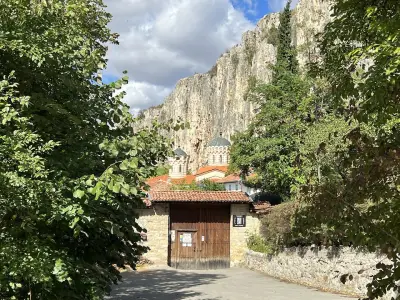 Патриаршески манастир „Света Троица“