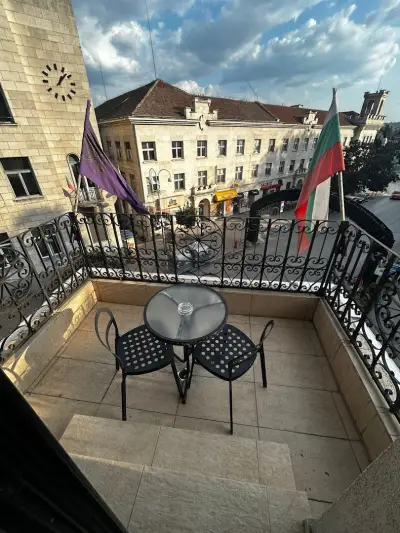 Executive Rooms and Suites Play