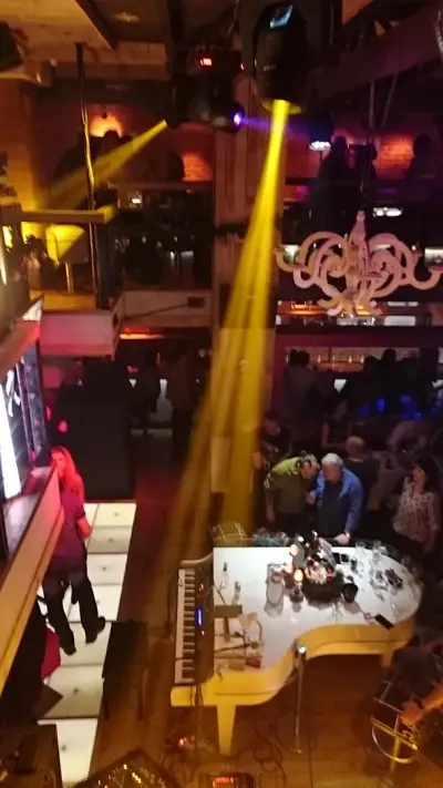 Piano Live Club Play