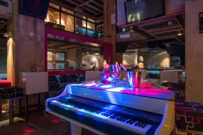 Piano Live Club Play