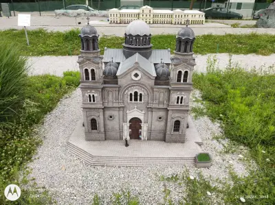 Парк Мини България