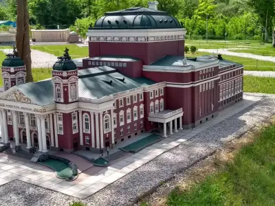 Парк Мини България