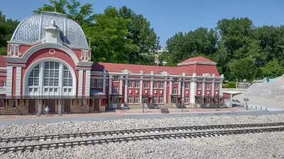 Парк Мини България