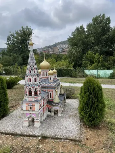 Парк Мини България