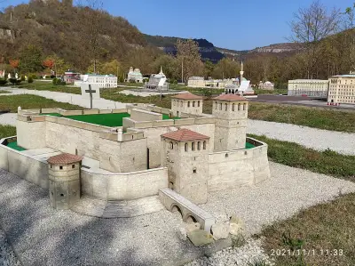 Парк Мини България