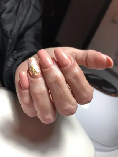 МАНИКЮРНИЦЪ VIVI NAILS