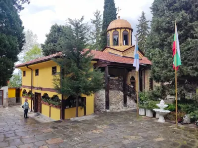 Храм „Успение на Света Богородица – Златна Ябълка“