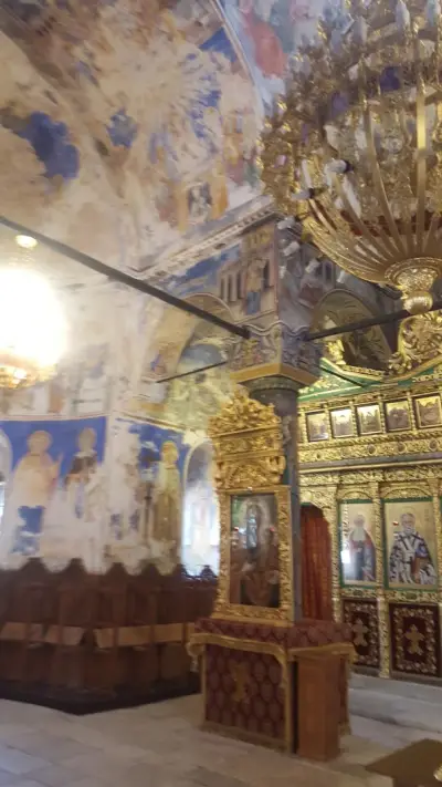 Храм „Успение на Света Богородица – Златна Ябълка“