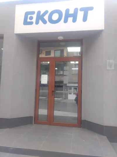 Еконт офис Шумен Руски паметник