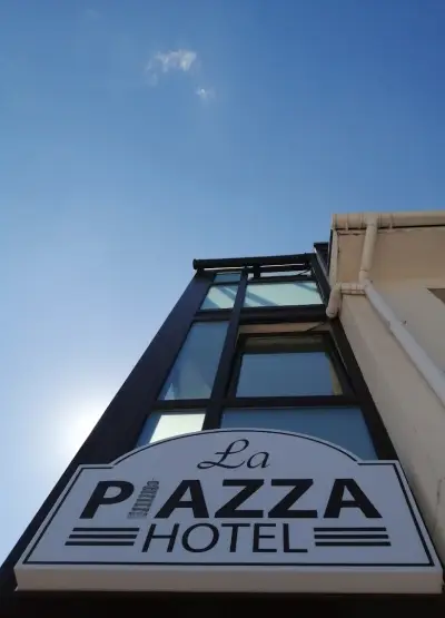 La Piazza Hotel