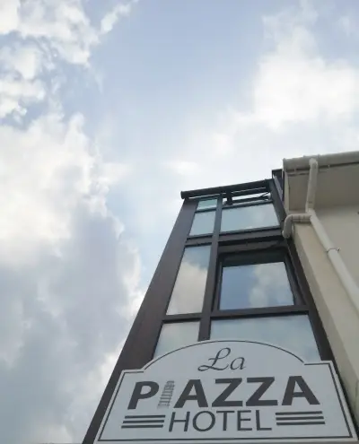 La Piazza Hotel