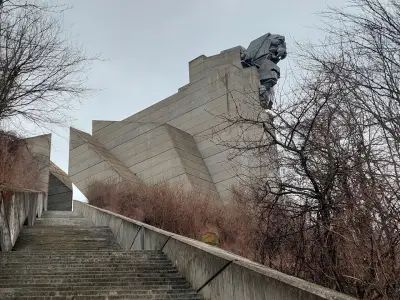 Паметник „Създатели на българската държава“ град Шумен