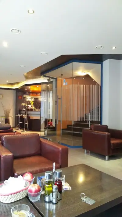 Riverside Family Hotel
