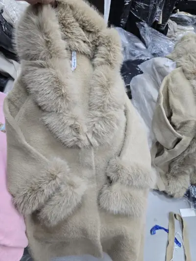 Дрехи на едро KAAN MODA | Склад за дрехи