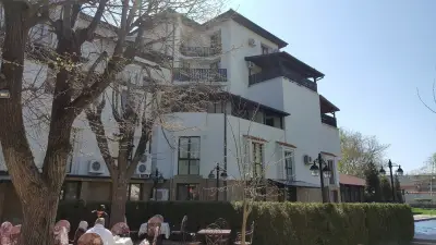 - закрит