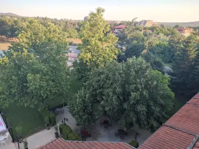 - закрит