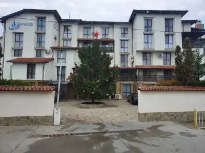 - закрит
