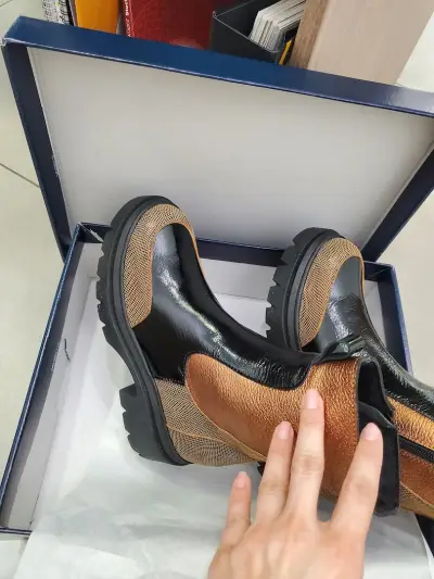 НУВЕ ШУУС