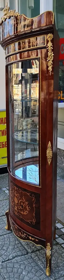 Антични мебели, нови резбовани и мебели с интарзия, декорации и картини.