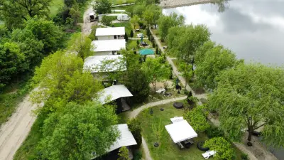 Къмпинг ВОДЕН СВЯТ - риболов и почивка на бунгала